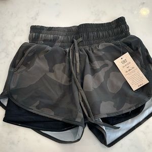 Albion NWT exercise shorts xxs “camo lunge shorts”